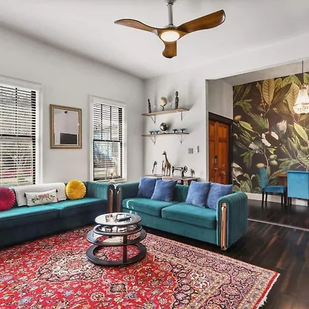 Stylish 2-Bedroom Apartment In Garden District